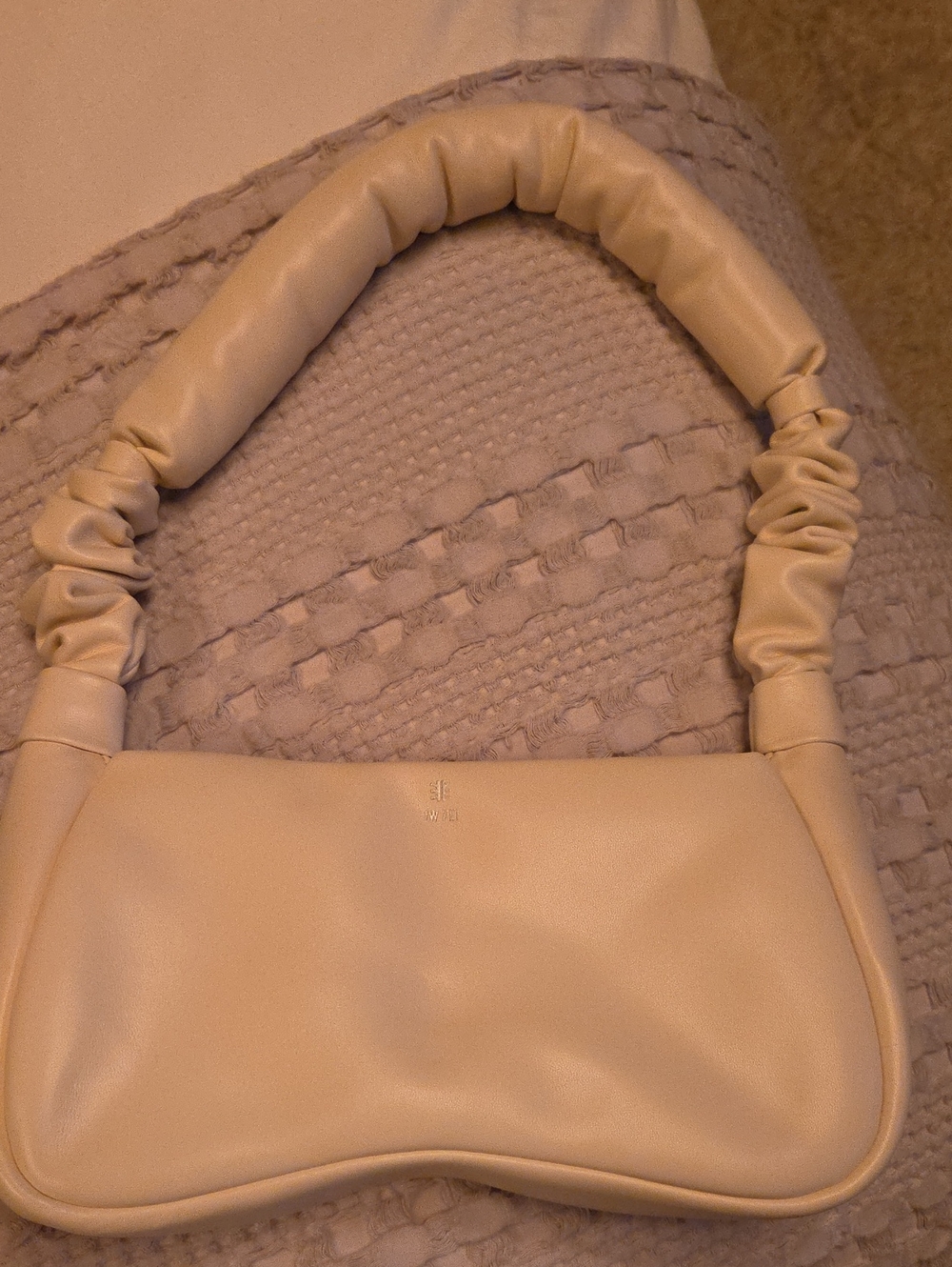 Uniqlo Cream Padded-Handle Shoulder Bag